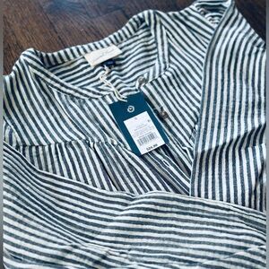 NWT Universal Threads Top